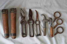 Lot d'outils d'art populaire