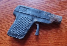 ANCIEN JOUET PISTOLET A FLECHETTE OU BOUCHON EN TOLE CARCASSE