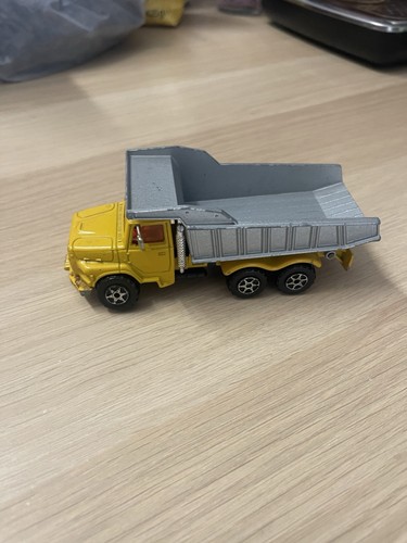 Majorette camion jaune avec