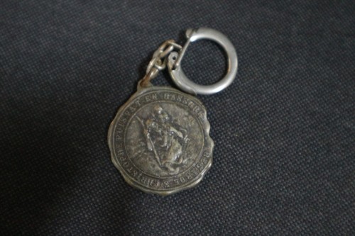 Ancien porte cle publicitaire - porte,