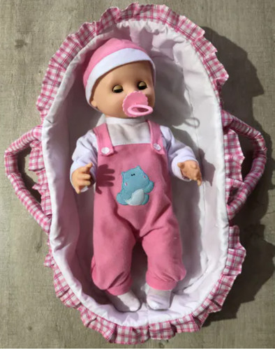 Bébé souple pleureur dans