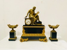 garniture de cheminée en bronze et marbre noir sujet Pythagore . XIX siècle .