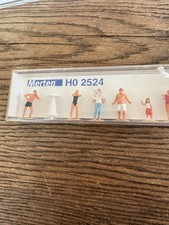 MERTEN REF  HO 2524 FIGURINES  POUR DIORAMA HO 1/87 A LA BUVETTE