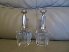 2 carafes en cristal gravé et