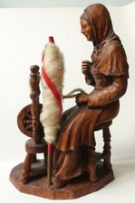 Fileuse de laine rouet