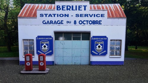 Garage berliet octobre - garage, octobre"
