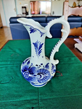 ancien vase aiguière blanc et