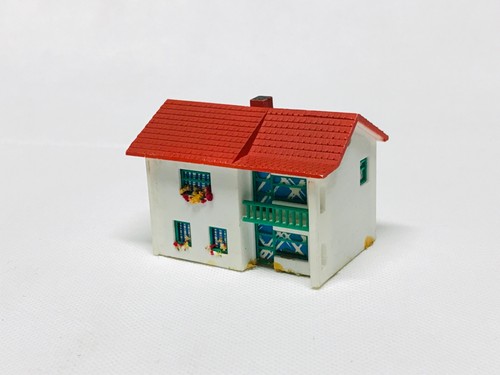 Maison étage fleurie - maison,