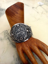 BEAU  ANCIEN ET LARGE BRACELET
