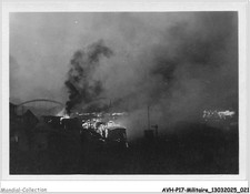 AVHP17-1021-MILITAIRE-CARTE-PHOTO - incendie de trains chargés de matériel a