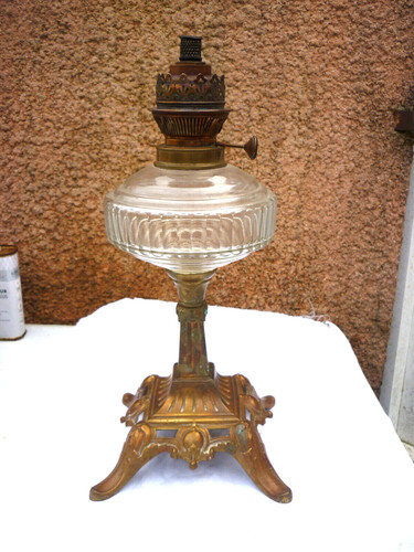 Lampe pétrole pieds - pétrole,