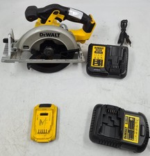 Lot De 4 DEWALT Outils - Scie Circulaire DCS391, Batterie, 2 Chargeurs, Pièces
