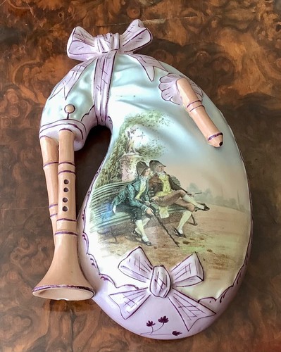 Ancienne bouquetière signée