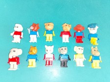 Lego 12 minifig figurines