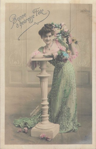 Bonne fete femme elegante - cp,