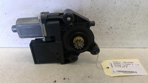 Moteur leve vitre avant droit