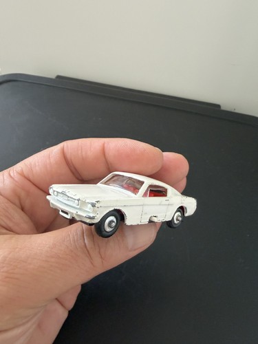 Voiture miniature matchbox - miniature,