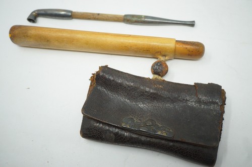 Ensemble pipe récipient et - ensemble,