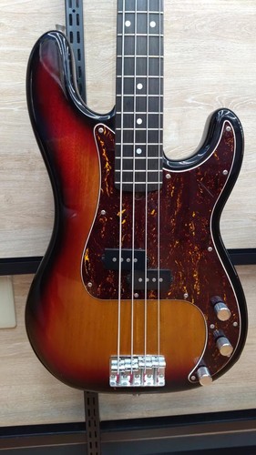 Guitare basse électrique