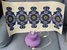 Véritable ancienne lampe années 70 violette abat-jour motifs tissu