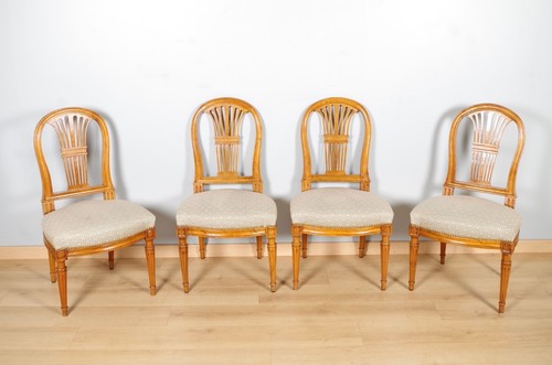Quatre chaises époque louis - quatre,