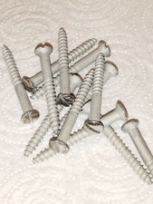 Lot  30  VIS A BOIS Tête