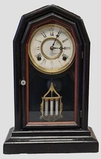 HORLOGE DE TABLE. MACHINES PARISIENNES. MEUBLES EN NOYER. XXÈME SIÈCLE.