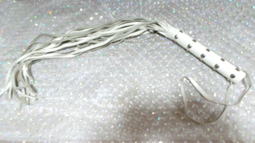 Fouet cuir blanc 17 - en,