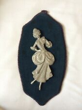Tableau personnage en étain sur velours femme à l'éventail
