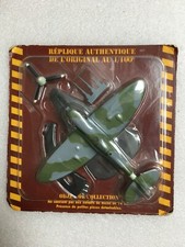 Avion Militaire avec socle 1/100 Réplique Authentique De L'original Presse