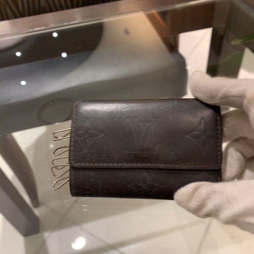 Louis vuitton - (auth),