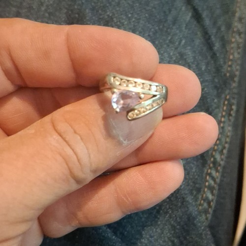 Bague sertie couleur argent