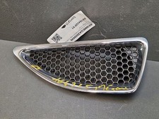 Grille capot droit nid