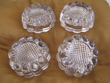 4 réhausseurs en verre moulé