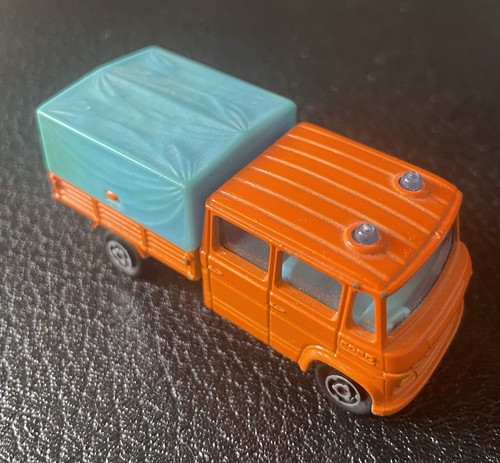 Miniature majorette mercedes - miniature,
