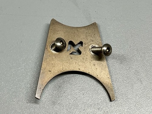 Une piece echappement - une,