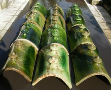 LOT DE DOUZE TUILES  TERRE