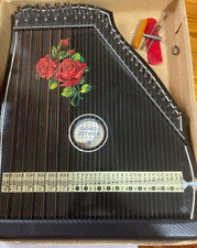 Gitarr-zither allemande, en bois , 49 cordes , 0,40*0,52 m en très bon état 