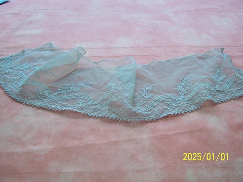 Dentelle ancienne tulle brodé