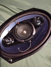 Lot indissociable: Enceintes 4 voies elliptiques + amplis et câble.  