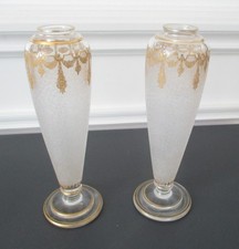 PAIRE DE VASES EN CRISTAL SAINT LOUIS MODELE 1080  GIVRE ET DORURE