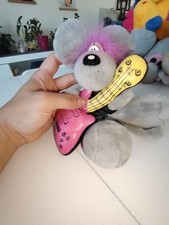 peluche diddl rockeur crête rose et guitare 