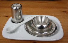 Set Petit Déjeuner Coquetier et Salière inox sur plateau en faïence