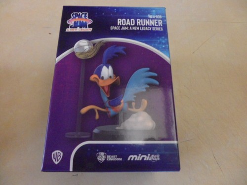 Road runner figurines - road,