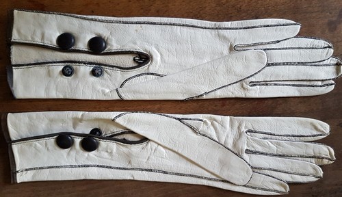 Paire gants xixe cuir - de, en