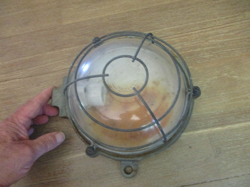 Ancienne lampe dessus porte - ancienne,