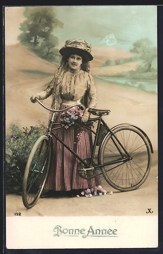 Carte postale dame avec son