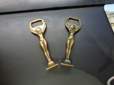 2 rares décapsuleurs femme