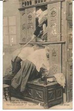 CPA En Bretagne Autour du Lit clos Voisine peu commode Panique propice 