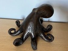 Sculpture de Pieuvre en bronze à l’échelle 1:1 à la patine brune